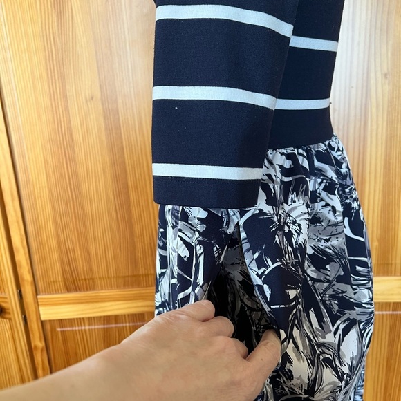 Dress Barn 10 Navy Blue Gray Ehite Stripe Floral Knee Length Dress Modest - Picture 6 of 10